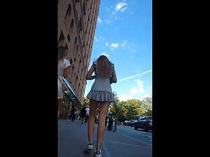Wind shows perfect bare ass in accidental upskirt Picture 3