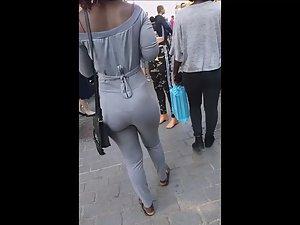 Black girl looks hot in tight grey outfit Picture 5