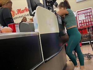 Milf with spicy curves in greenish leggings Picture 6