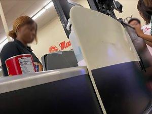 Milf with spicy curves in greenish leggings Picture 7