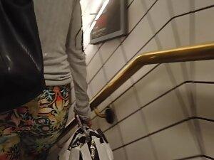Memorable ass wiggles in vividly colored leggings Picture 1