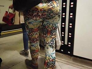 Memorable ass wiggles in vividly colored leggings Picture 3