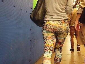 Memorable ass wiggles in vividly colored leggings Picture 7