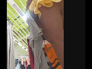 Upskirt of sultry milf in the clothes store Picture 6