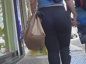 Big girlfriend in tight leggings Picture 1