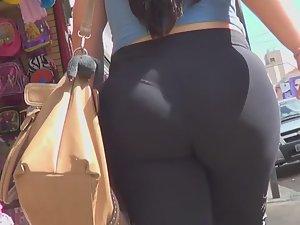 Big girlfriend in tight leggings Picture 5