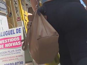 Big girlfriend in tight leggings Picture 6