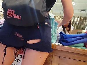 Inspecting a yummy ass in ripped shorts Picture 1