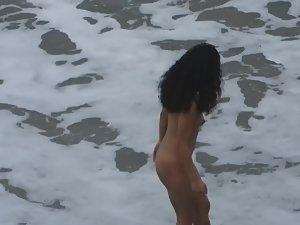 Voyeur caught a sexy naked photo shoot on the beach Picture 3