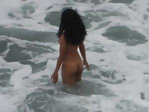 Voyeur caught a sexy naked photo shoot on the beach Picture 7