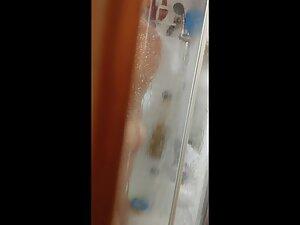 Quick peep on naked roommate in shower Picture 1