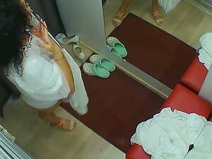 Spying on seductive milf with big boobs in dressing room Picture 2