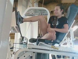 Tiny fit girl wastes time in the gym Picture 1