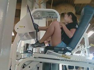 Tiny fit girl wastes time in the gym Picture 5