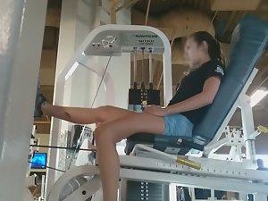 Tiny fit girl wastes time in the gym Picture 6