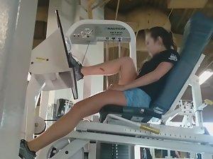 Tiny fit girl wastes time in the gym Picture 7