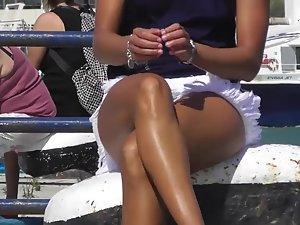 Public nudity makes her pussy wet Picture 1