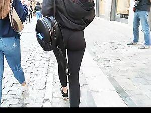 Hot ass shape and visible thong in leggings Picture 1