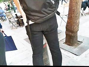 Hot ass shape and visible thong in leggings Picture 4