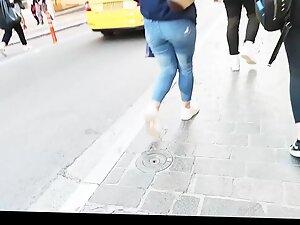 Hot ass shape and visible thong in leggings Picture 8
