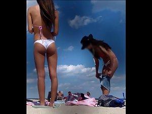 Waiting for slim hottie to stand up on beach Picture 7