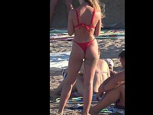 Hottie in red bikini caught while posing for sexy photos Picture 2