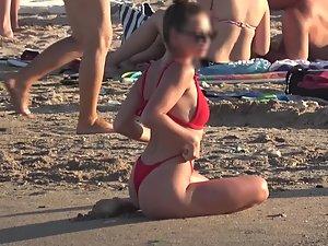Hottie in red bikini caught while posing for sexy photos Picture 7