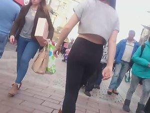 Seeing through teen girl's tights Picture 3