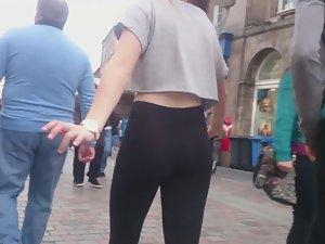 Seeing through teen girl's tights Picture 4