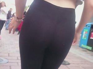 Seeing through teen girl's tights Picture 5