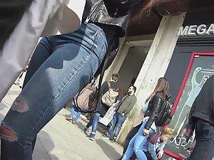 Ass in jeans deserves an applause Picture 5