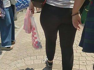Huge ass in tights and a very visible thong Picture 1