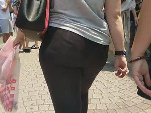 Huge ass in tights and a very visible thong Picture 2