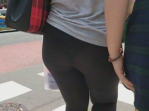 Huge ass in tights and a very visible thong Picture 7