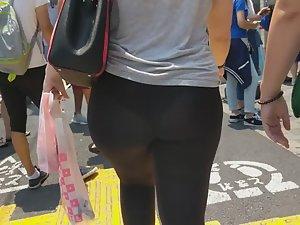 Huge ass in tights and a very visible thong Picture 8