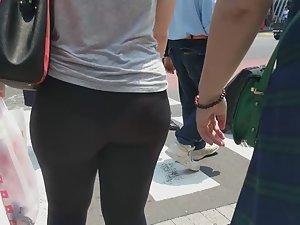 Huge ass in tights and a very visible thong