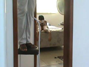 Electrician jerks off after seeing her nude Picture 3