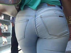 Ass fills up jeans very nicely Picture 5