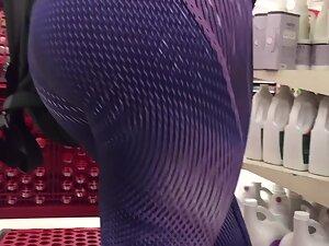 Checking out her fit ass while she shops in store Picture 6