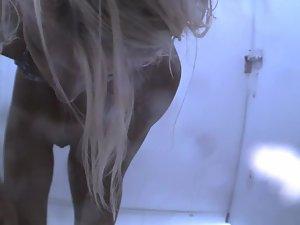 Peeping on her hot body and tan lines Picture 5