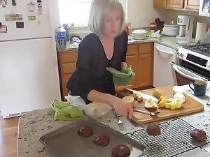 Mature lady spied while baking muffins Picture 7