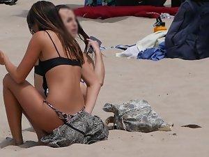 Suggestive pose of hot teen girl on the beach Picture 2