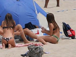 Suggestive pose of hot teen girl on the beach Picture 4