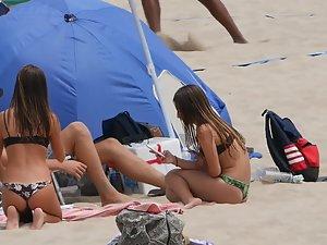 Suggestive pose of hot teen girl on the beach Picture 5