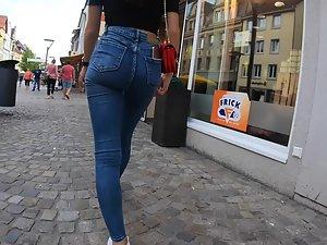 Curly girl looks sexy in tight jeans Picture 5