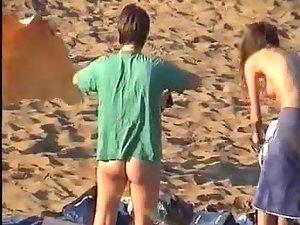Nudist family leaving the beach Picture 6