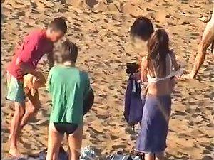 Nudist family leaving the beach Picture 8