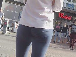 Fit young ass in blue tights Picture 3