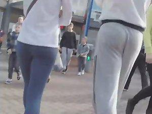 Fit young ass in blue tights Picture 4