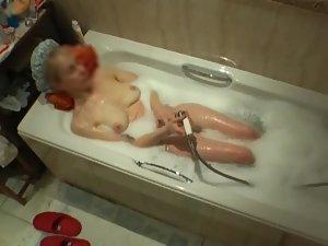 Mother caught masturbating in a bathtub Picture 5